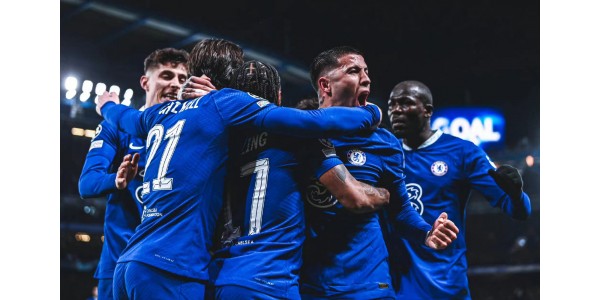 Chelsea zit na stilte eindelijk in de lift